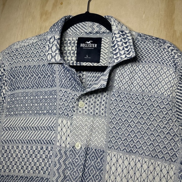 Hollister Men's Monochrome Geometric Knit Shirt Size Large Short Sleeve Button - Picture 2 of 9